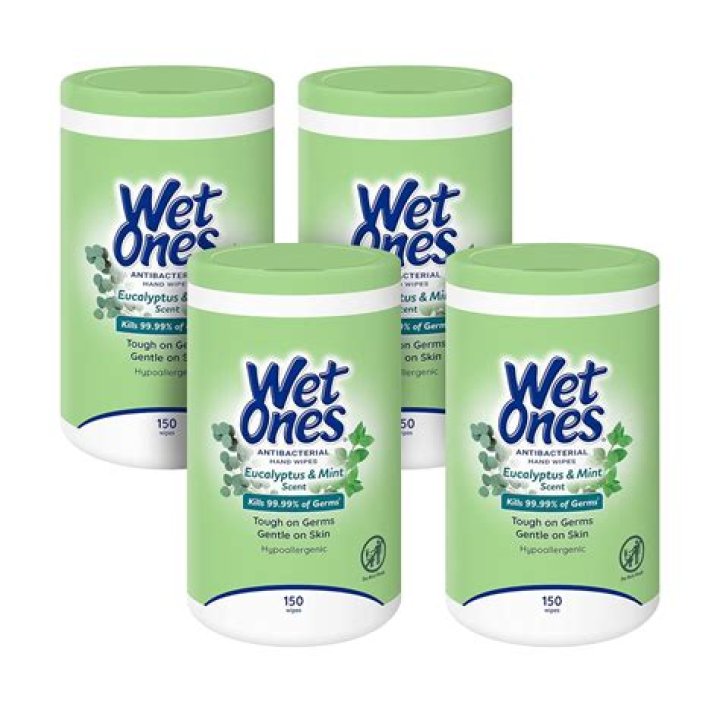 Are wet wipes considered a liquid when flying?