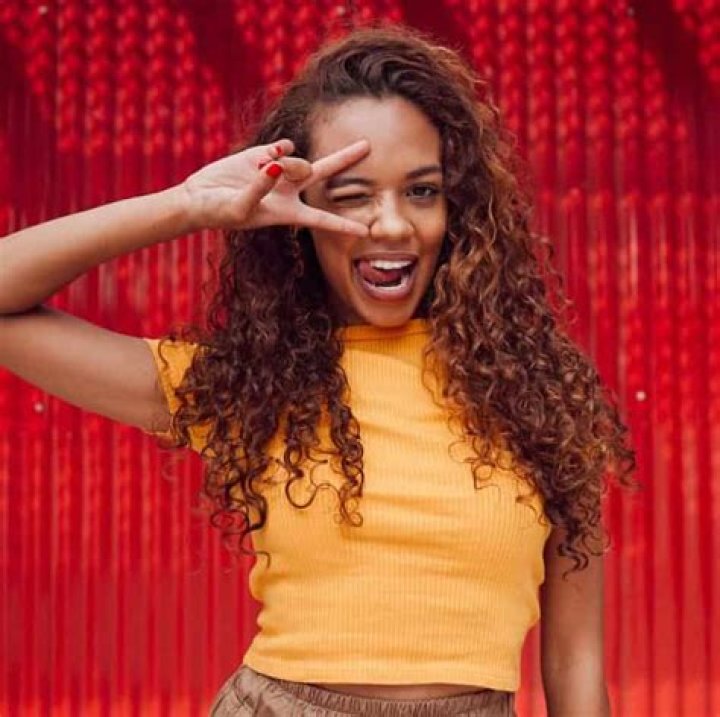 Can curly hair turn straight with age?