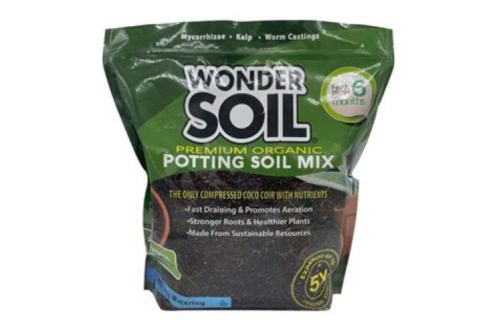 Can I use potting soil for worm bedding?