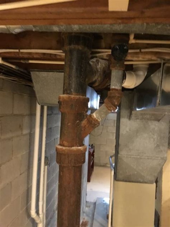 Can two toilets share the same vent?