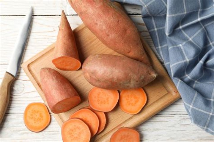 Can you keep cut uncooked sweet potato in the fridge?