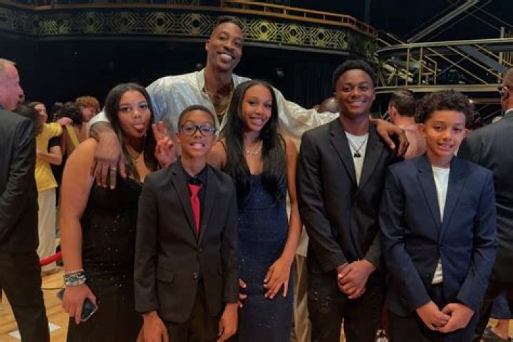 Do Caroline and Dwight have children?