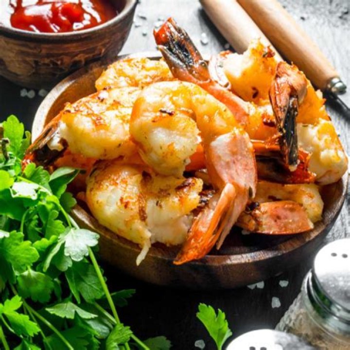 How do you tell if he lives with another woman?