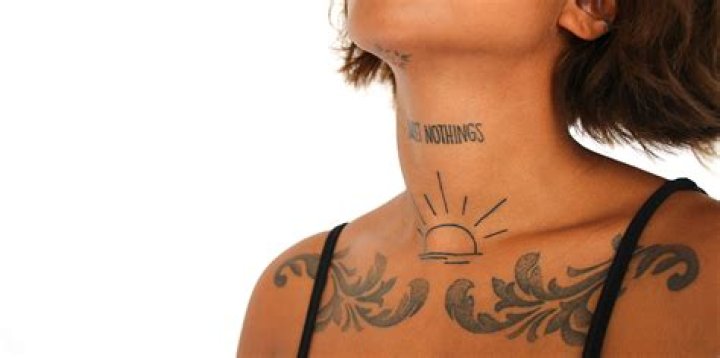 How long does a tattoo Stay raised?