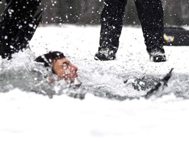 How long does it take to freeze to death in water?