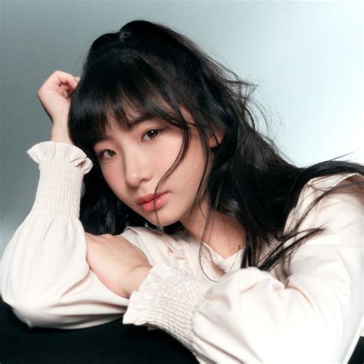 How tall is Chloe K?