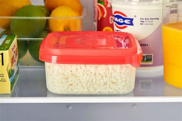 Is it better to freeze or refrigerate rice?