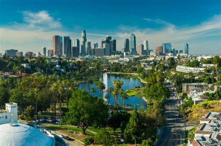 Is it better to live in California or Arizona?