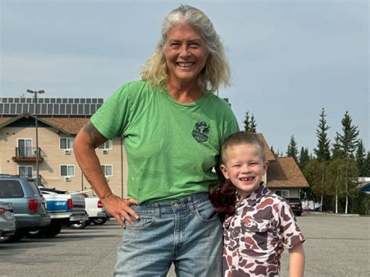 Is Sue still in kavik?