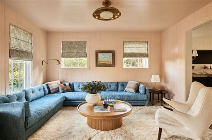 What Colours make a small room look bigger?