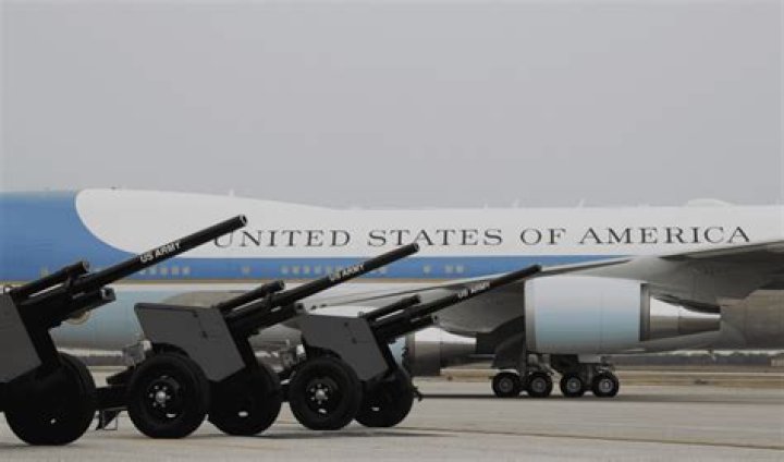 Who gets a 17 gun salute?